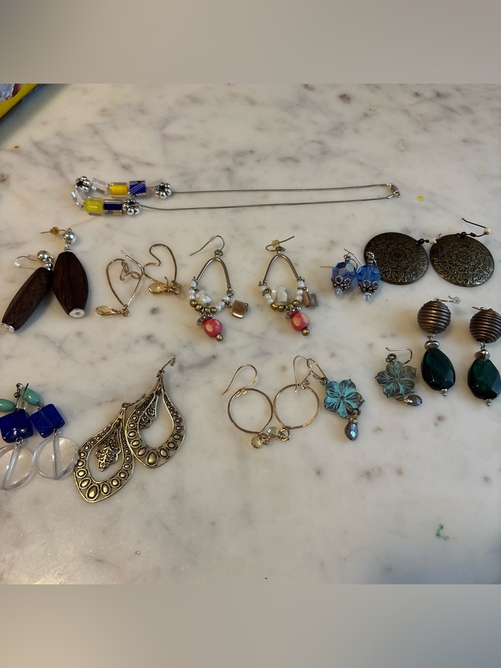 Mixed lot of costume jewelry